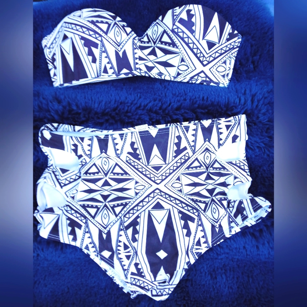 ***Sexy Black & White Amazon Two Piece Bakinni Set